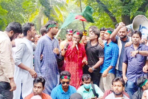 ড. ইউনূসের সাক্ষাৎ না পাওয়া পর্যন্ত আন্দোলন চালিয়ে যাওয়ার ঘোষণা
