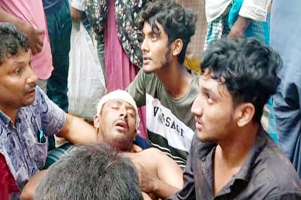 টোল আদায়কে কেন্দ্র করে দু’পক্ষে মাঝে সংঘর্ষ।