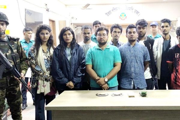 সমন্বয়ক পরিচয়ে চাঁদাবাজি, ২ নারীসহ গ্রেফতার ৯