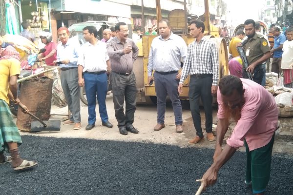 সৈয়দপুর পৌরসভার প্রধান সড়কের মেরামত কাজ শুরু