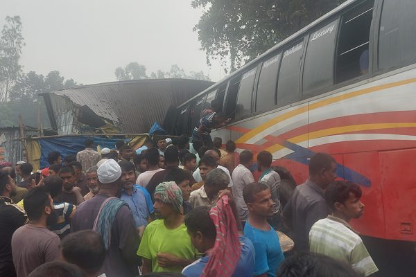 আটককৃত বাস