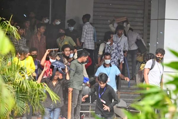 ৮ হাজার শিক্ষার্থীর বিরুদ্ধে মামলা করল পুলিশ ৮ হাজার শিক্ষার্থীর বিরুদ্ধে মামলা করল পুলিশ