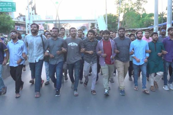 উপদেষ্টা ফারুকী ও বশির উদ্দীনের পদত্যাগ দাবিতে রাজশাহীতে শিক্ষার্থীদের বিক্ষোভ