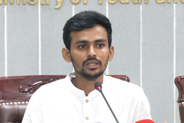 ‘নিজ মন্ত্রণালয়ের আওতাধীন কোনো অফিসে আমার ছবি দেখতে চাই না’