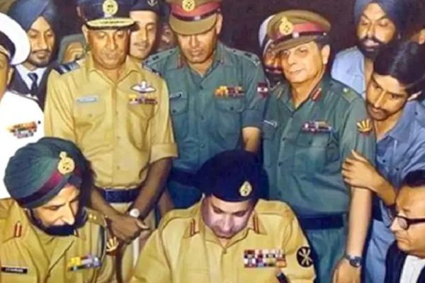 ভারতীয় সেনাপ্রধানের অফিস থেকে বিজয় দিবসের আগেই সরানো হলো আত্মসমর্পণের ঐতিহাসিক ছবিটি!