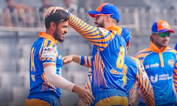 বিপিএলে বিশ্বরেকর্ড, খুলনার কাছে চট্টগ্রামের হার