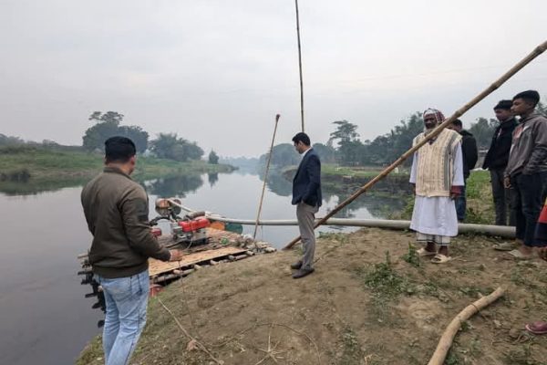 ধামরাইয়ে অবৈধভাবে নদী থেকে বালু উত্তোলন,দুই ড্রেজার জব্দ