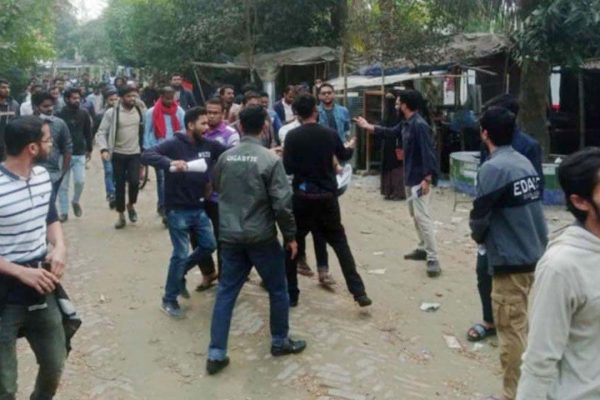 ‘জয় বাংলা’ স্লোগান দিয়ে সাংবাদিক ও সমন্বয়কদের ওপর ছাত্রলীগের হামলা