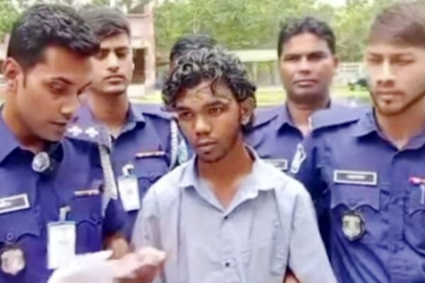 নীলফামারীতে পুলিশ কনস্টেবল নিয়োগ পরীক্ষায় প্রক্সি দিতে এসে যুবক গ্রেপ্তার