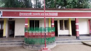 মাধবপুরে প্রাথমিক বিদ্যালয়ে ওয়াশ ব্লক নেই।