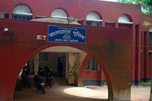 নরসিংদীর বেলাবোতে মাদকের অভিযানে ডিবির ৬ সদস্য আহত।